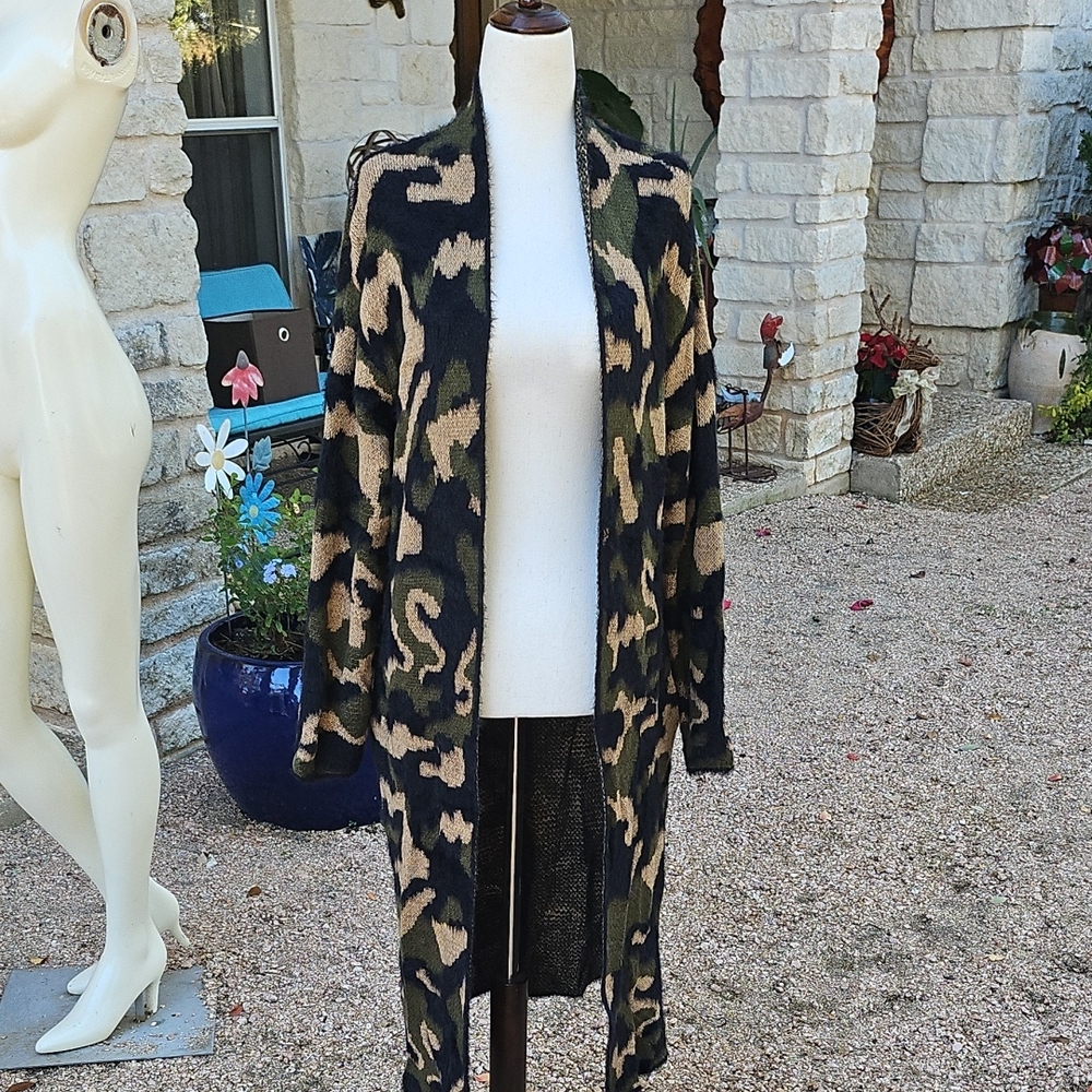 Women's Long FLUFFY Duster Cardigan Green Tan Black Camo Print Pockets Size S/M